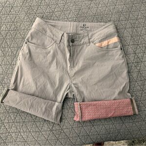 Pearl Izumi Light Gray Women's Roll-Cuff Shorts with Pink Liner